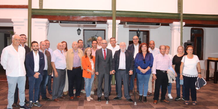 Javier Iglesias en Peñaranda: «El PSOE pretende pagar con dinero público su campaña electoral y el que venga detrás que arree»