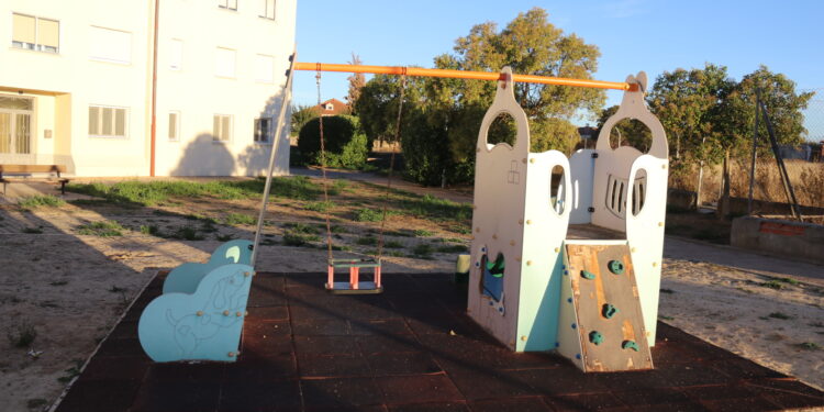 Peñaranda destina 23.000 euros a la remodelación del parque infantil en la barriada de Reyes Católicos (El Reguero)