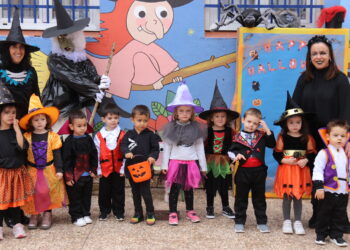 El colegio Severiano Montero, de Peñaranda, celebra una terrorífica fiesta de Halloween con música y disfraces