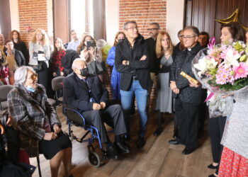 Paradinas de San Juan se vuelca en el homenaje a su maestra más querida, María Teresa Cuesta, al cumplir 100 años