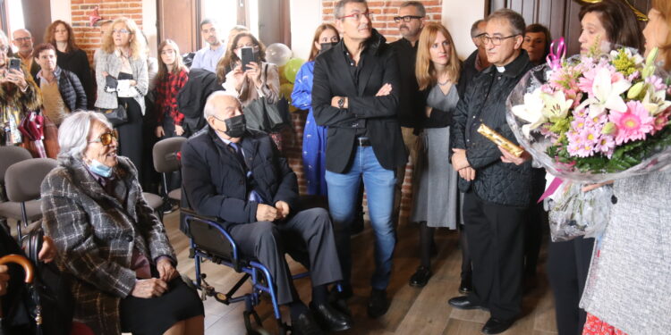 Paradinas de San Juan se vuelca en el homenaje a su maestra más querida, María Teresa Cuesta, al cumplir 100 años