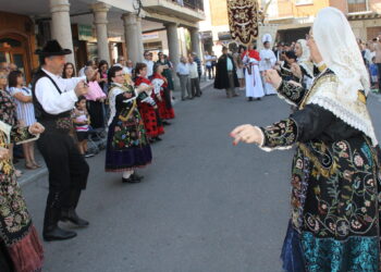 Eutimio Cuesta desvela algunas curiosidades sobre el traje charro, sus orígenes y su presencia en la comarca