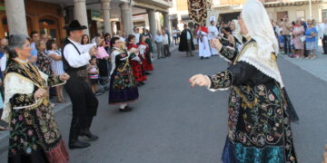 Eutimio Cuesta desvela algunas curiosidades sobre el traje charro, sus orígenes y su presencia en la comarca