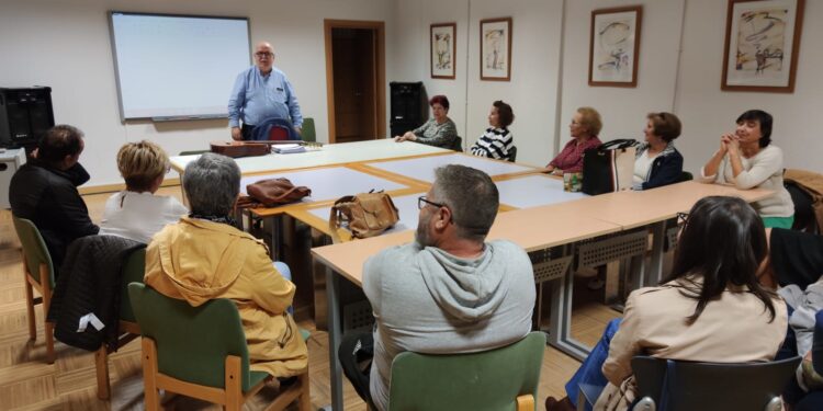 La Escuela de Música de Peñaranda pone en marcha el nuevo taller de canto popular con una destacada respuesta