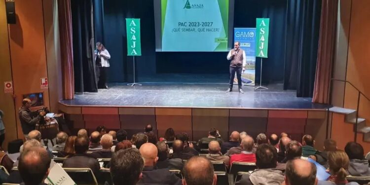 Nueva medida de la PAC: Prohibido echar fertilizantes o fitosanitarios a menos de cinco metros de ríos y canales