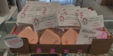 Las galletas solidarias a favor de la lucha contra el cáncer de mama ya están a la venta en Peñaranda y Cantalpino
