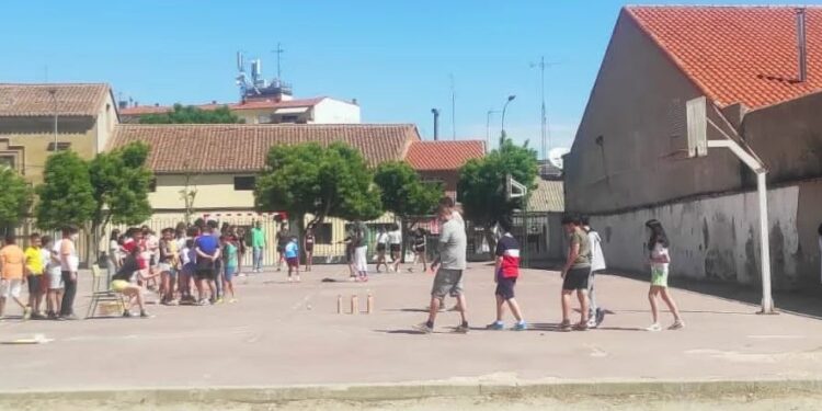 Ciudadanos pide en Peñaranda soluciones para resolver el deterioro que sufre el patio del colegio Miguel de Unamuno