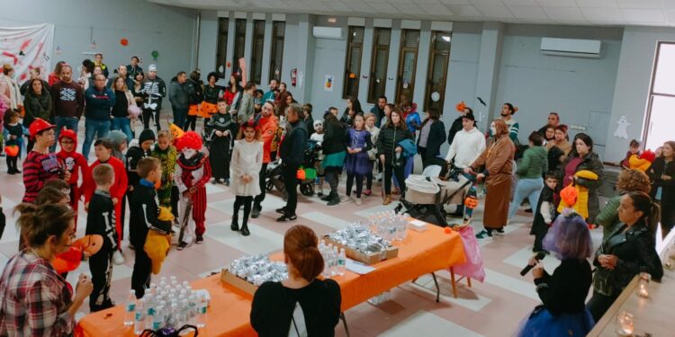 El Ampa Filiberto Villalobos organiza en Babilafuente una gran fiesta de Halloween con merienda, música y castillo encantado