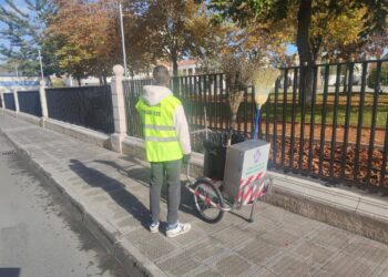 El personal municipal de limpieza de Peñaranda estrena por fin los nuevos carros mucho más ligeros, manejables y seguros