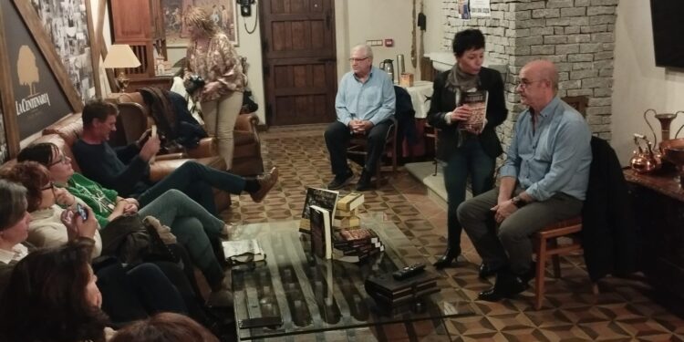 Alaraz acoge la presentación de la obra «Barbarie», de Benito González, finalista de los Premios Planeta 2021