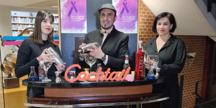 Teo Marcos lanza «Ojos Azules» una iniciativa de auxilio a víctimas de violencia de género en los locales de hostelería