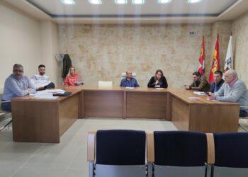 Tenso debate en Babilafuente por una factura impagada a la empresa que asfaltó las calles de la localidad