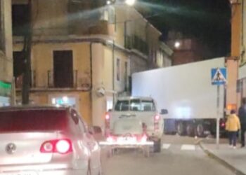 Sin solución en Peñaranda para los camiones que llegan al punto crítico en el cruce de las calles Nuestra Señora y el Carmen