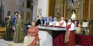 «Buscando a Nebrija» logra un nuevo éxito en la iglesia de Cantaracillo y suma ya 110 representaciones por toda la provincia