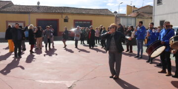Villaflores honra a San Martín con misa, procesión por las calles y por supuesto, bailes típicos en la plaza al son de la charanga