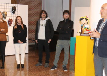 Daniel y Rodrigo Manjón acercan la cultura maker a Peñaranda en una exposición que asombra a niños y adultos