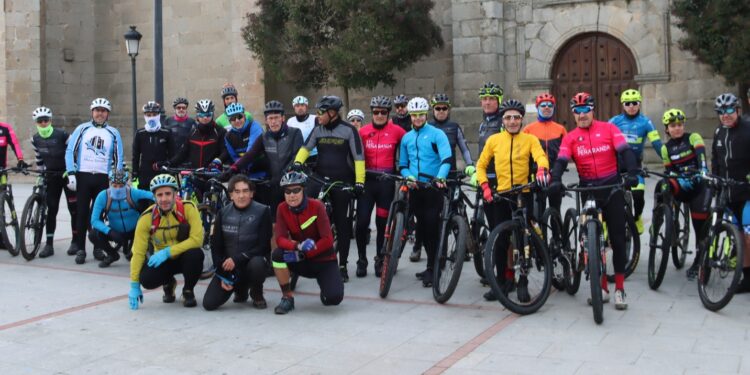 Alaraz recupera la Ruta del Cocido con los aficionados a la bicicleta BTT en una jornada de confraternidad