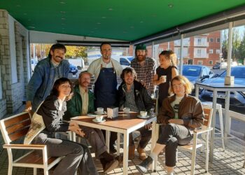 La banda estadounidense de indie rock Widowspeak visita Los Álamos Laboratorio Gastronómico, en Peñaranda