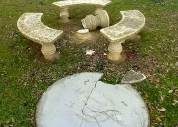 Cantalpino sufre una nueva acción vandálica y amanece destrozado el mobiliario de uno de los parques públicos