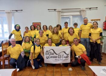 La Ruta del Cocido organizada por el club de senderismo Camino el Cristo, de Alaraz, reúne a una veintena de participantes