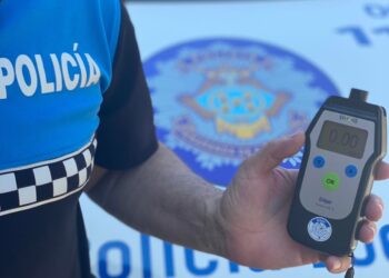 La Policía Local de Peñaranda sorprende a un hombre sin permiso de conducir y se niega a realizar la prueba de alcoholemia