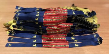 La asociación taurina de Poveda de las Cintas colaborará con Alcer donando parte de la venta de sus nuevas pulseras