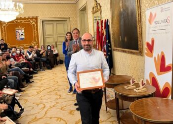 El empresario peñarandino Álvaro Terrero recibe en Salamanca un reconocimiento por su labor en el Día del Voluntariado