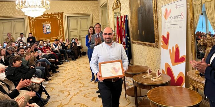 El empresario peñarandino Álvaro Terrero recibe en Salamanca un reconocimiento por su labor en el Día del Voluntariado