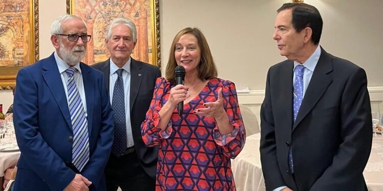 Los peñarandinos residentes en Salamanca comparten mesa y mantel y disfrutan de la gastronomía local