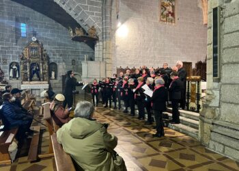 Macotera disfruta del concierto de Navidad a cargo de la coral salmantina en el marco incomparable de su iglesia parroquial