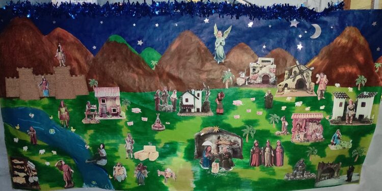 Los profesores del «Unamuno» convertidos en protagonistas de un original belén que ya puede verse en Peñaranda