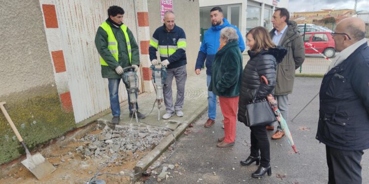 Peñaranda recibe el plan «La Administración Cerca de Ti» que ha presentado la subdelegada del Gobierno, Encarnación Pérez