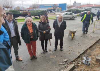 Peñaranda recibe el plan «La Administración Cerca de Ti» que ha presentado la subdelegada del Gobierno, Encarnación Pérez