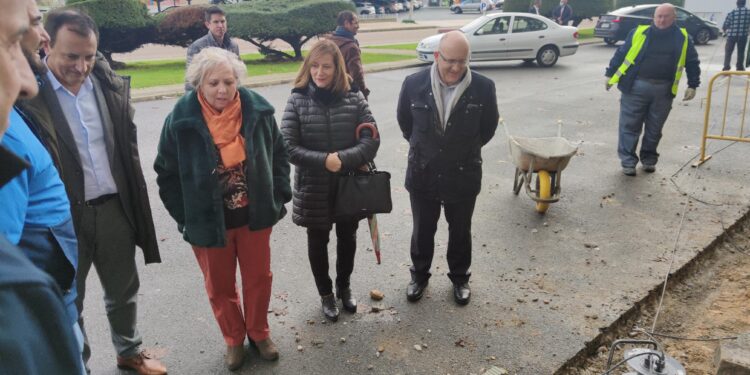 Peñaranda recibe el plan «La Administración Cerca de Ti» que ha presentado la subdelegada del Gobierno, Encarnación Pérez