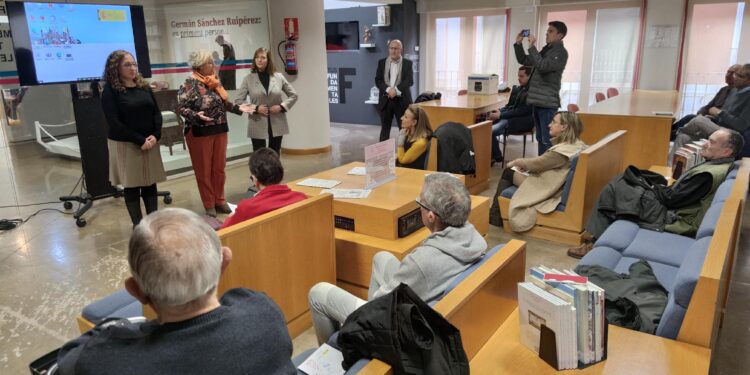 Peñaranda recibe el plan «La Administración Cerca de Ti» que ha presentado la subdelegada del Gobierno, Encarnación Pérez