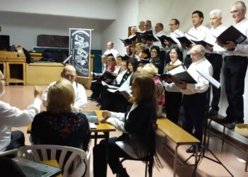 El coro popular de Villoruela cierra el encuentro de las asociaciones de mujeres de la comarca de Peñaranda