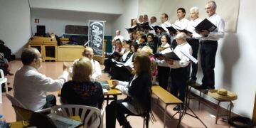 El coro popular de Villoruela cierra el encuentro de las asociaciones de mujeres de la comarca de Peñaranda