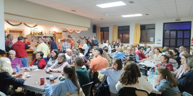 Animada tarde en El Campo de Peñaranda con un bingo benéfico y una sorprendente experiencia de realidad virtual