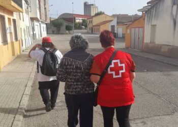 La pandemia silenciosa: Cruz Roja apoya a más de 750 personas mayores que viven solas en Salamanca