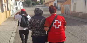 La pandemia silenciosa: Cruz Roja apoya a más de 750 personas mayores que viven solas en Salamanca