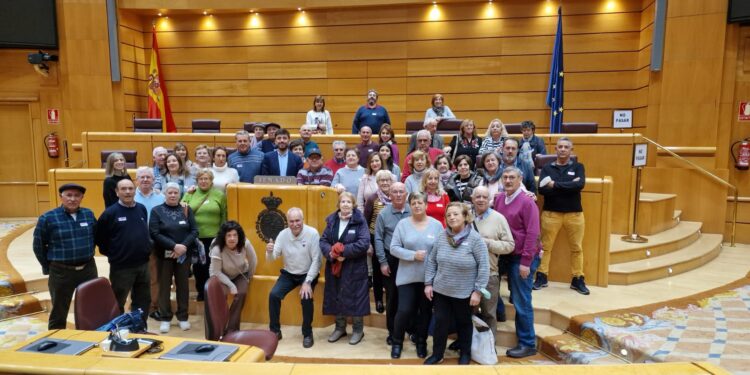 Un grupo de peñarandinos visita en Madrid el Congreso y el Senado acompañado por el senador Fran Díaz