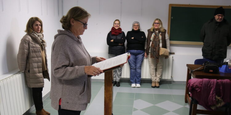 Santiago de la Puebla comparte la lectura de la Constitución y pone el broche a la tarde con un bingo y una castañada