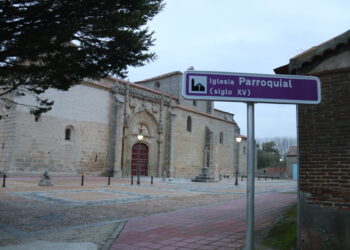 Santiago de la Puebla estrena señalización en sus principales recursos turísticos como la iglesia, la plaza o el antiguo hospital