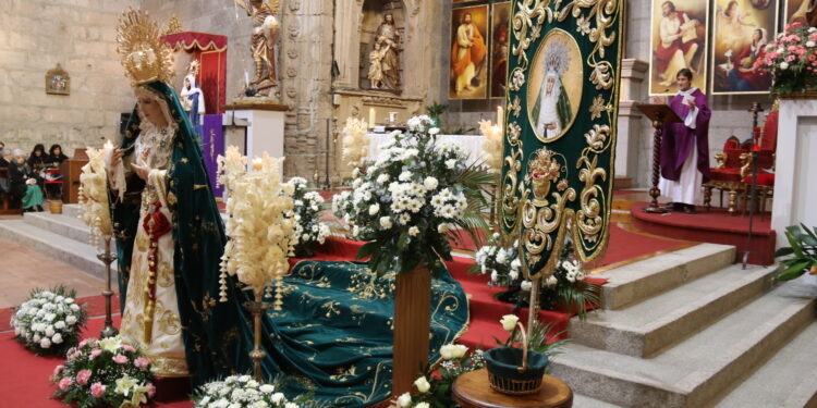 La fiesta de Nuestra Señora de la Esperanza congrega a decenas de devotos en el besamanos celebrado en Peñaranda