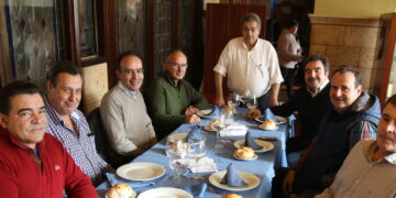 Agricultores de la comarca comparten mesa y mantel en un encuentro navideño y brindan por el nuevo año 2023