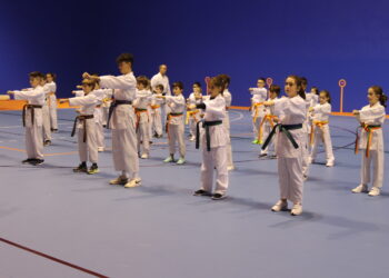 El pabellón polideportivo cubierto de Peñaranda acoge la jornada de puertas abiertas organizada por el club de karate CID