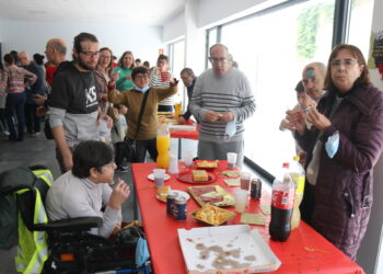 Acopedis reúne a usuarios, trabajadores y familias en un ágape para disfrutar juntos de las celebraciones navideñas