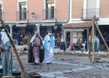 Multitudinario regreso del Belén de los Oficios a Santiago de la Puebla que se consolida como la gran cita navideña de la comarca