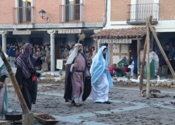 Multitudinario regreso del Belén de los Oficios a Santiago de la Puebla que se consolida como la gran cita navideña de la comarca