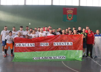 Paradinas de San Juan despide el año con un partido de fútbol sala en el que se han recogido alimentos para Cruz Roja